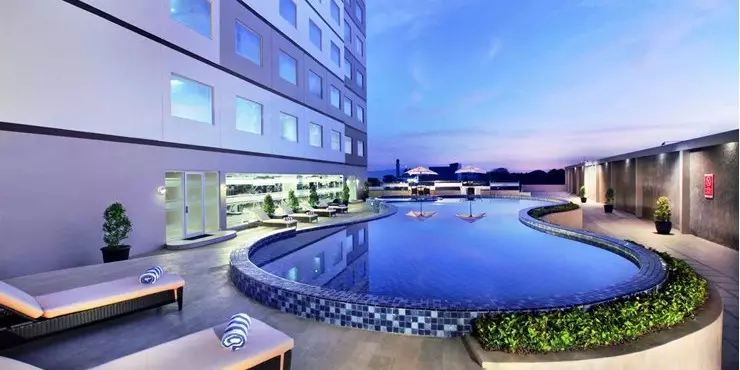 A relaxing swimming pool area to chill out and enjoy the clear blue sky and sunny day in kupang