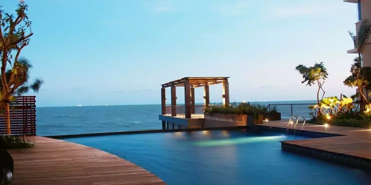 A romantic spot in Balikpapan to have an intimate celebration, either romantic dinner or wedding matrimony.