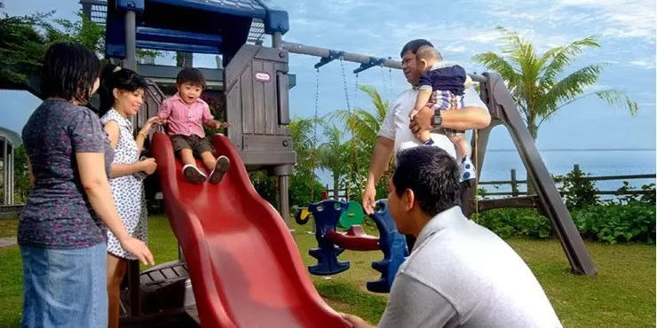 One of the best place for you to held an outdoor celebration such as Garden Party or Cooking Class, you can also takes your children to have an outdoor activity in Balikpapan hotel.