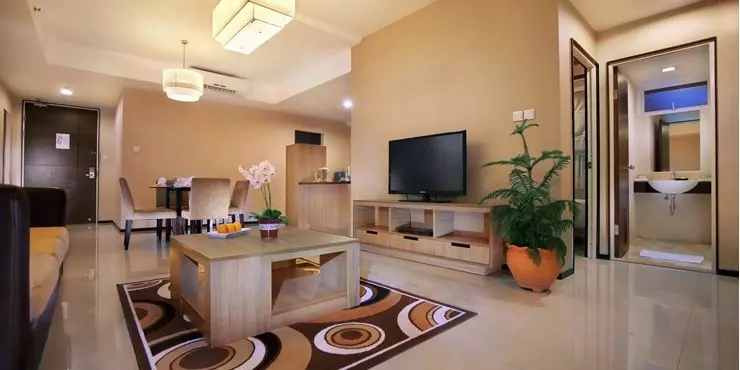 Enjoy your long trip in Balikpapan at our 3 bedroom apartments, ideal for families or for travelling companion. Equipped with superb spacious living room, kitchenette and dining table.