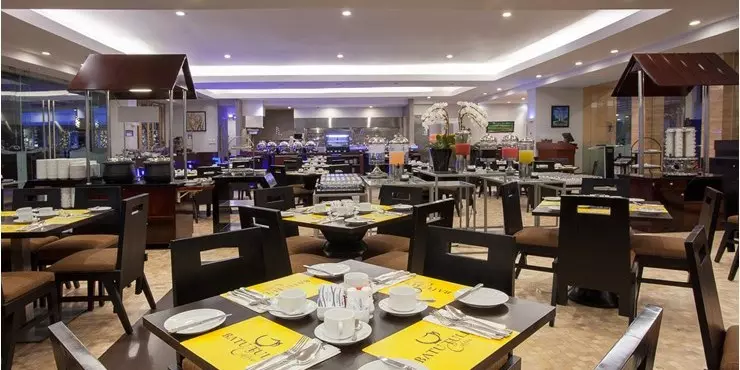 Come and enjoy our meals made with fresh ingredients at Batutulis Buffet & Open Kitchen.