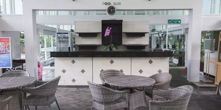 you can enjoy relaxing at the pool bar while sipping on a well-deserved drink.