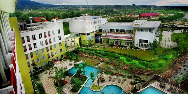 Enjoy the bird eye view of the astonishing scenery from the balcony of Condotel 2 Rooms.