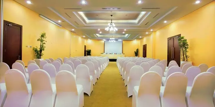 Aston Bogor can be considered as a place for meeting venues. Ballrooms or breakout meeting rooms are available and well equipped with all your meeting requirements