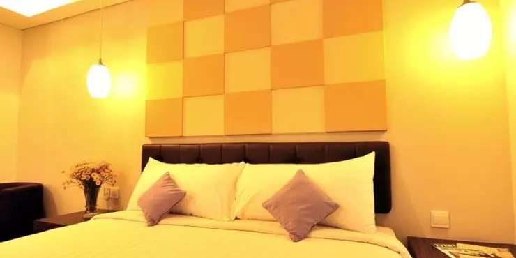 A 21 sqm minimalist room facilitated 24 flat screen TV with International & satellite channel, Unique bathroom design, in-room Tea & Coffee making facilities suitable for business traveller. As well as reliable wireless internet to keep you connecte