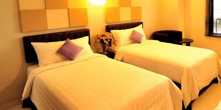 A 21 sqm minimalist room facilitated 24 flat screen TV with International & satellite channel, Unique bathroom design, in-room Tea & Coffee making facilities suitable for business traveller. As well as reliable wireless internet to keep you connecte