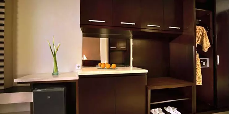 spacious room with complete facilities of international 4 star hotel in kuta bali