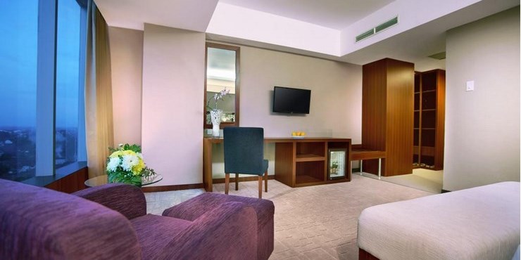 Ample wardrobe space feature in all of Aston Madiun Hotel rooms.