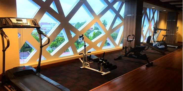 Keep healthy with royale gym only at Aston Ketapang City Hotel