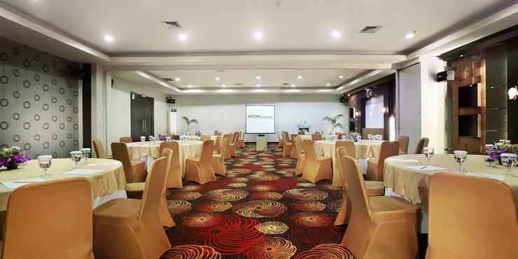 Shown here a meeting banquet setup that can host up to 40-50 people