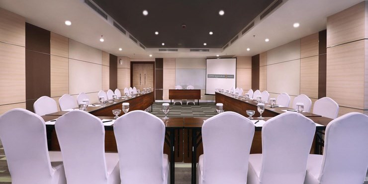 Mangkubumi room is a perfect place for your internal meeting up to 30 persons in U-Shape or up to 137 persons in theatre.